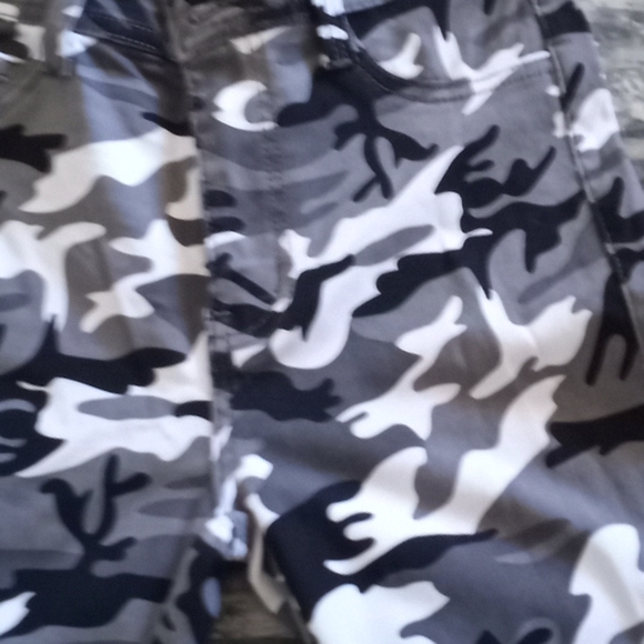 Army priNt paNts - Picture 1 of 2